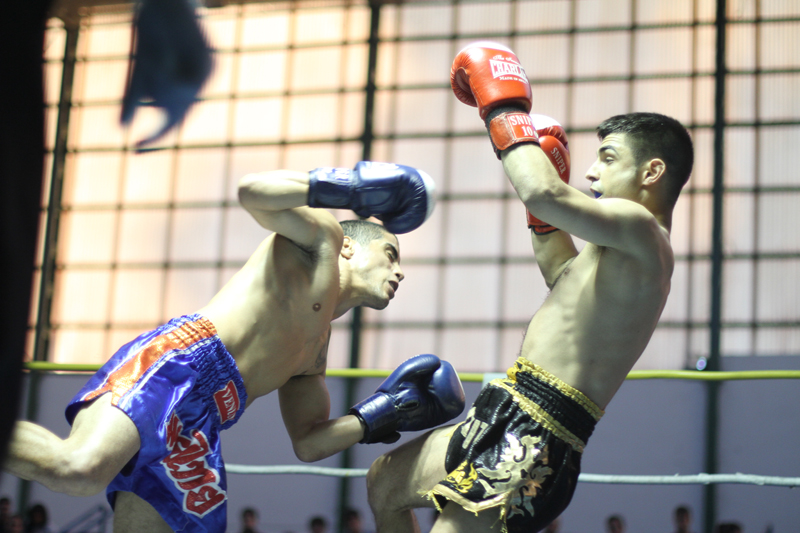 Gran ambiente y buenas peleas en la Velada del Askatasuna